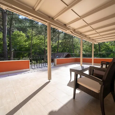 Zuemruet Boutique Hotel *