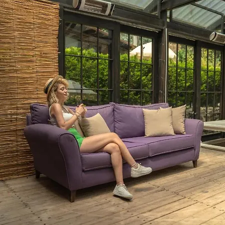Zuemruet Boutique Hotel *