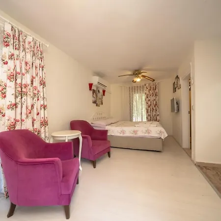 Zuemruet Boutique Cirali